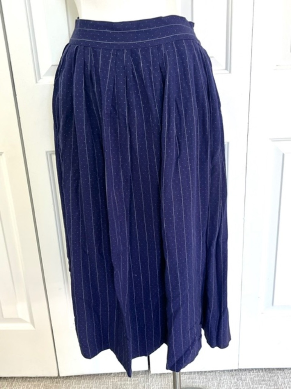 Vintage Esprit Navy Full Pleated with White Pinstripe Size 9/10